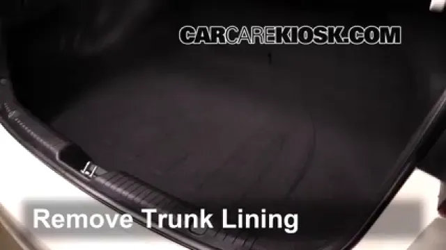 2017 Kia Forte LX 2.0L 4 Cyl. Monter sur cric Utiliser le cric pour lever la voiture